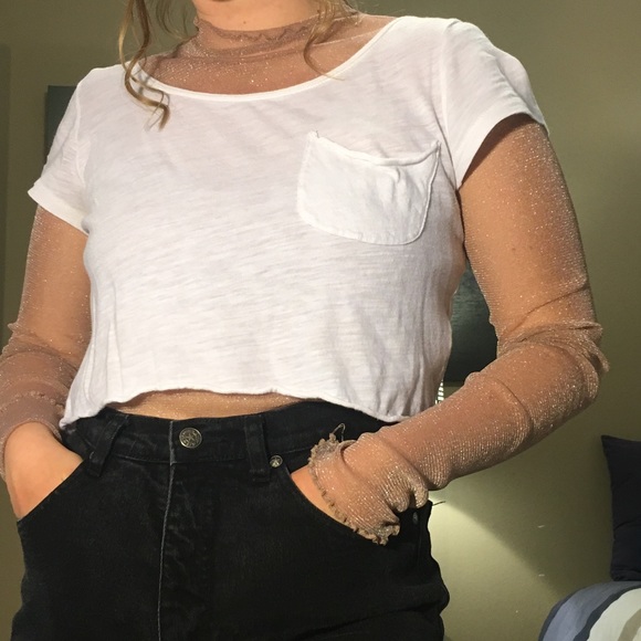 White crop with criss-cross daisy detailing - Picture 3 of 4